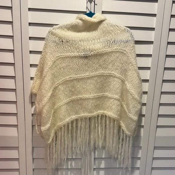 Elegant knitted Cream Knit Poncho with Fringe - Picture 6 of 12